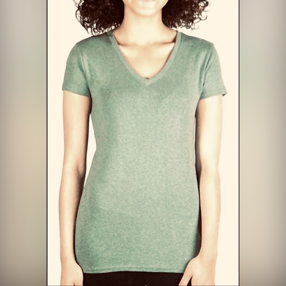 BAG032. Kirkland Signature Women's Sage Green Cotton V-Neck T-Shirt Small - Picture 1 of 4